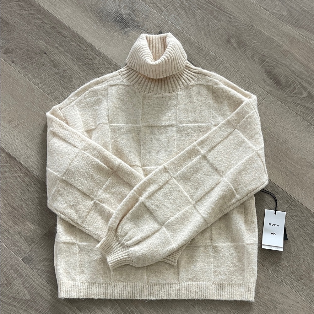 BNWT RVCA Vineyard Cream Turtleneck Sweater, Oat Colorway, size Small